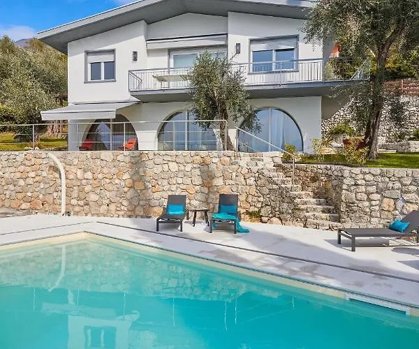 Paier Relais & Pool 말세진느