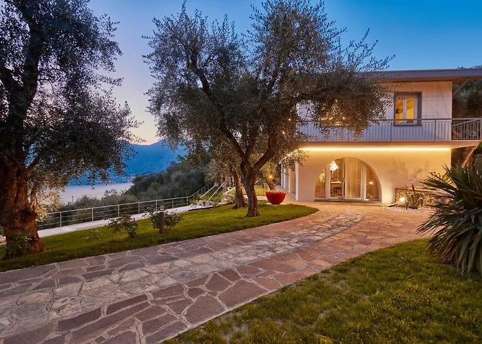 Paier Relais & Pool Willa Malcesine