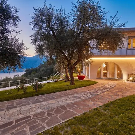 Paier Relais & Pool Villa Malcesine