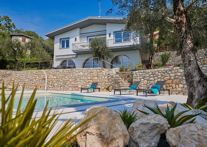 Paier Relais & Pool Вилла